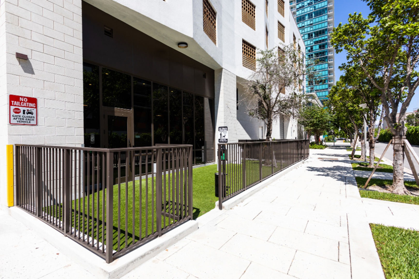 GioMidtown_LuxuryApartmentCommunity_DogPark_MiamiFL