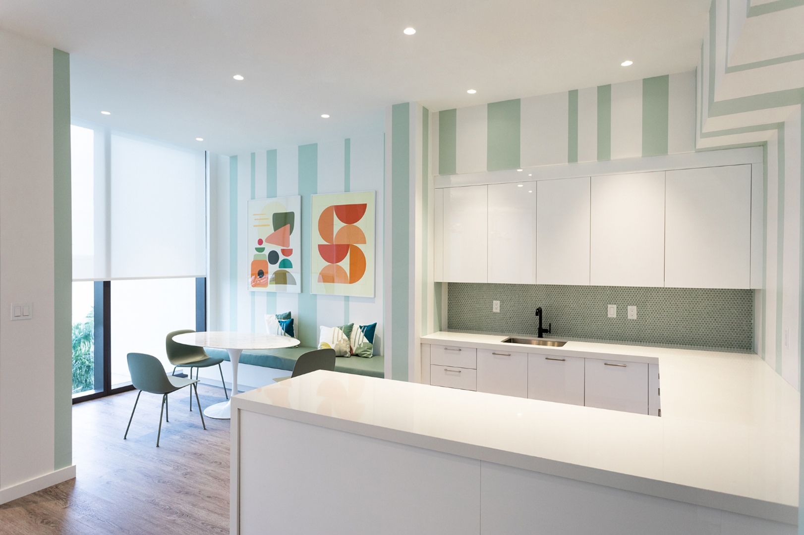 GioMidtown_LuxuryApartmentCommunity_KidsClubroomKitchen_MiamiFL