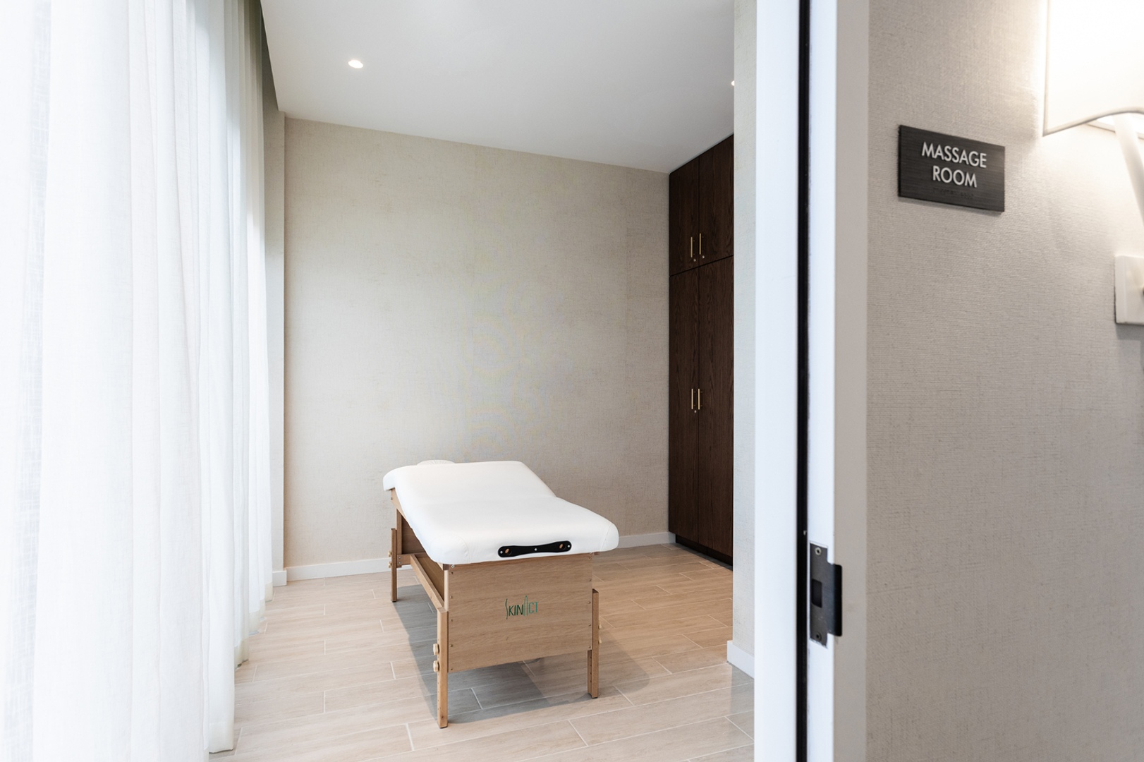 GioMidtown_LuxuryApartmentCommunity_MassageRoom_MiamiFL