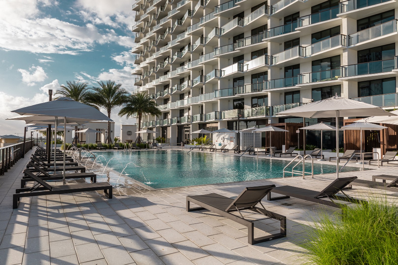GioMidtown_LuxuryApartmentCommunity_Pool_MiamiFL