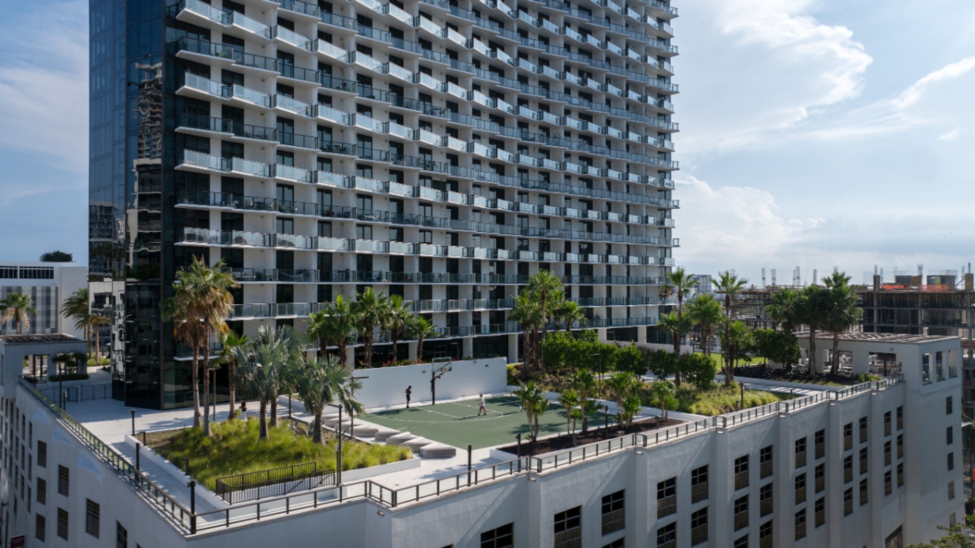 GioMidtown_LuxuryApartmentCommunity_BuildingBasketballCourt_MiamiFL