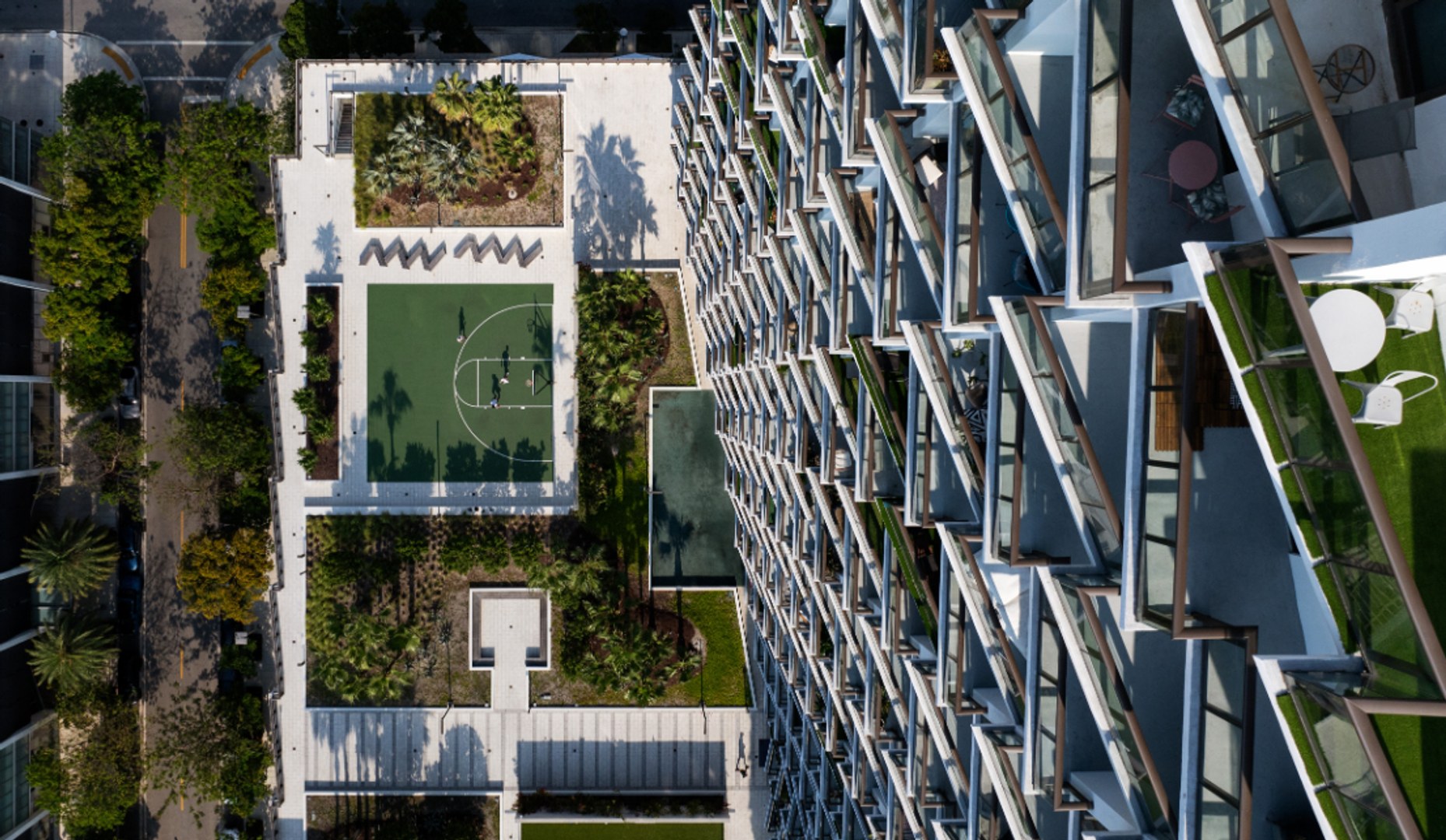 GioMidtown_LuxuryApartmentCommunity_BasketballCourt_MiamiFL