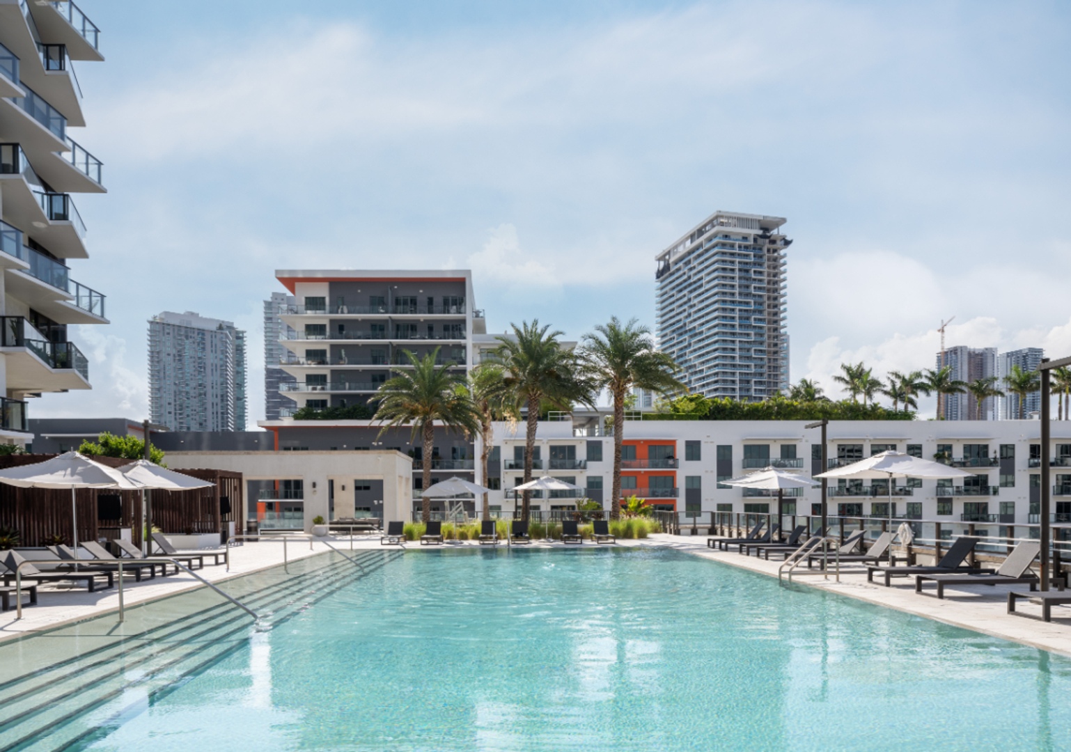 GioMidtown_LuxuryApartmentCommunity_Pool_MiamiFL