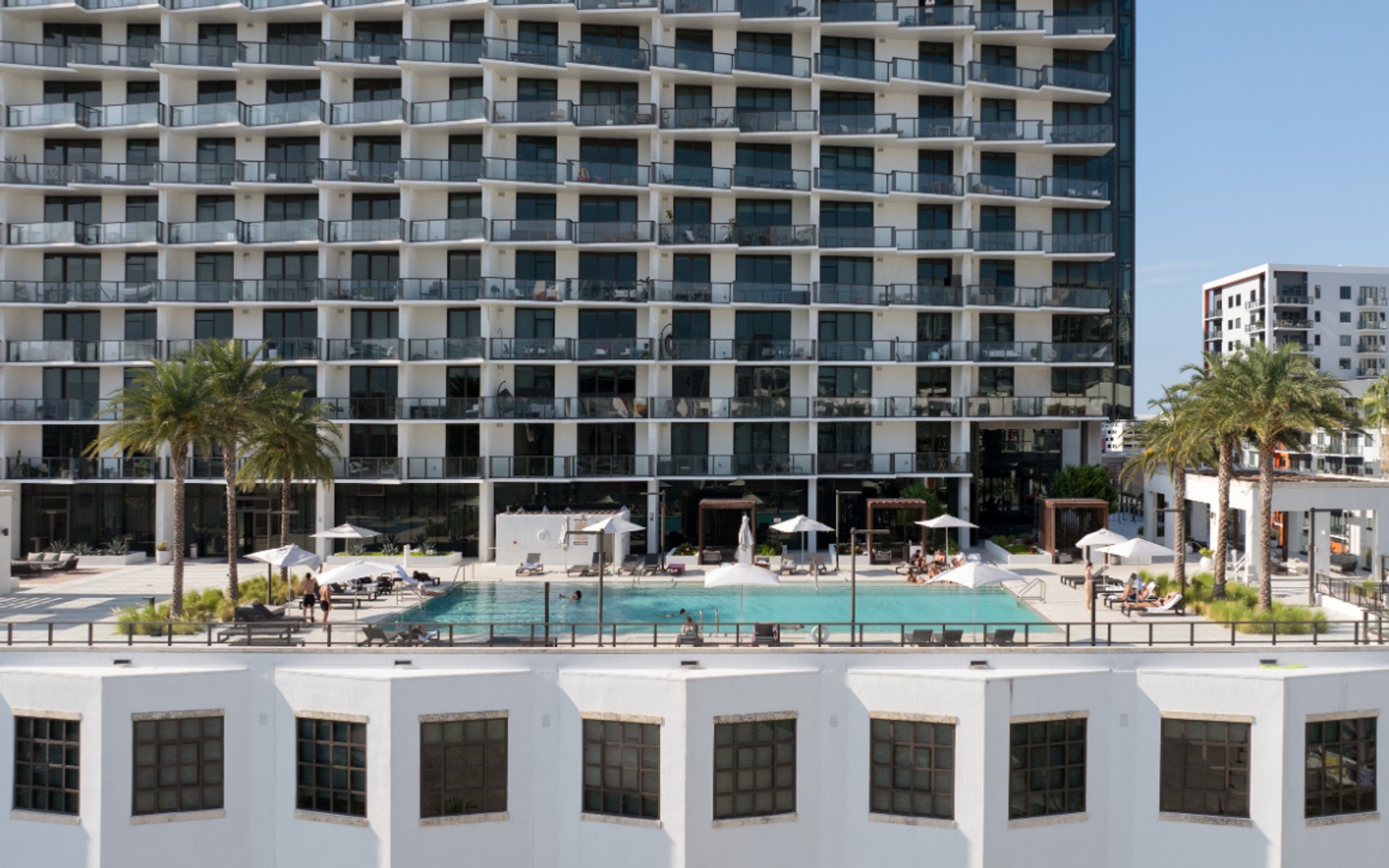 GioMidtown_LuxuryApartmentCommunity_Pool_MiamiFL