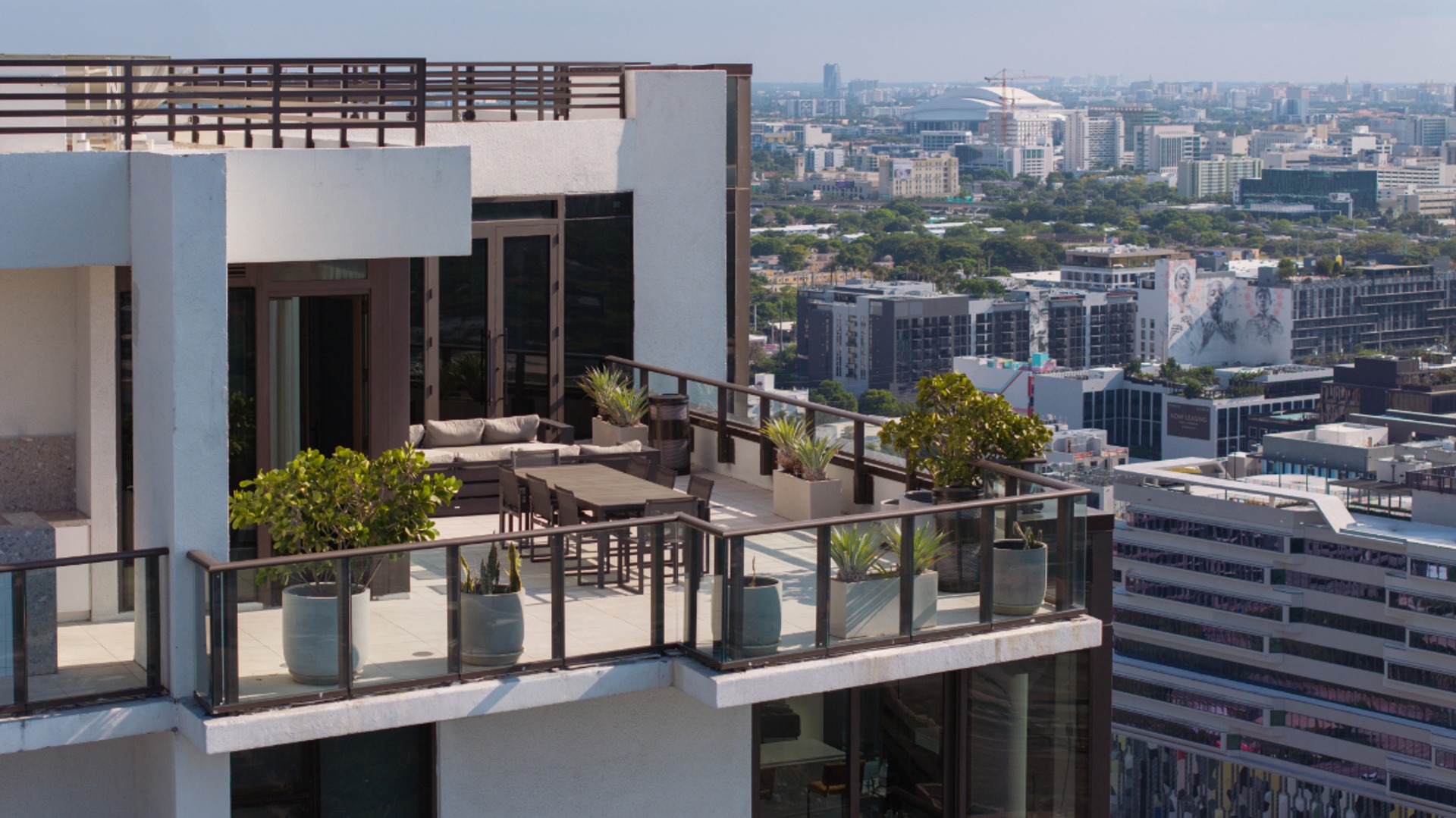 GioMidtown_LuxuryApartmentCommunity_RooftopLounge_MiamiFL