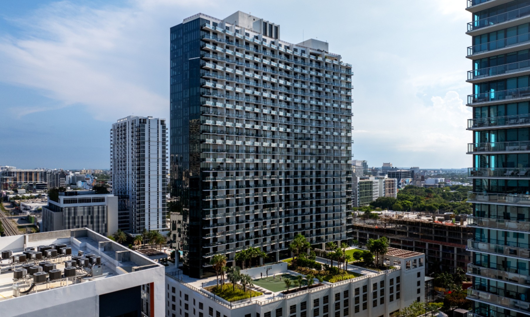 GioMidtown_LuxuryApartmentCommunity_Building_MiamiFL