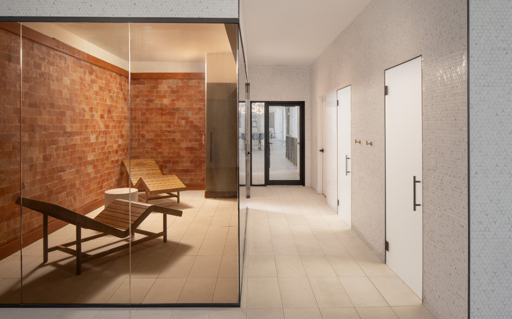 GioMidtown_LuxuryApartmentCommunity_SaltRoom_MiamiFL
