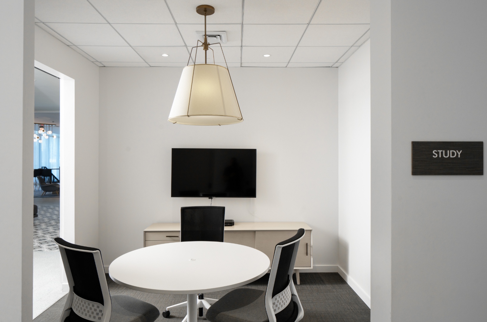 GioMidtown_LuxuryApartmentCommunity_PrivateWorkspace_MiamiFL