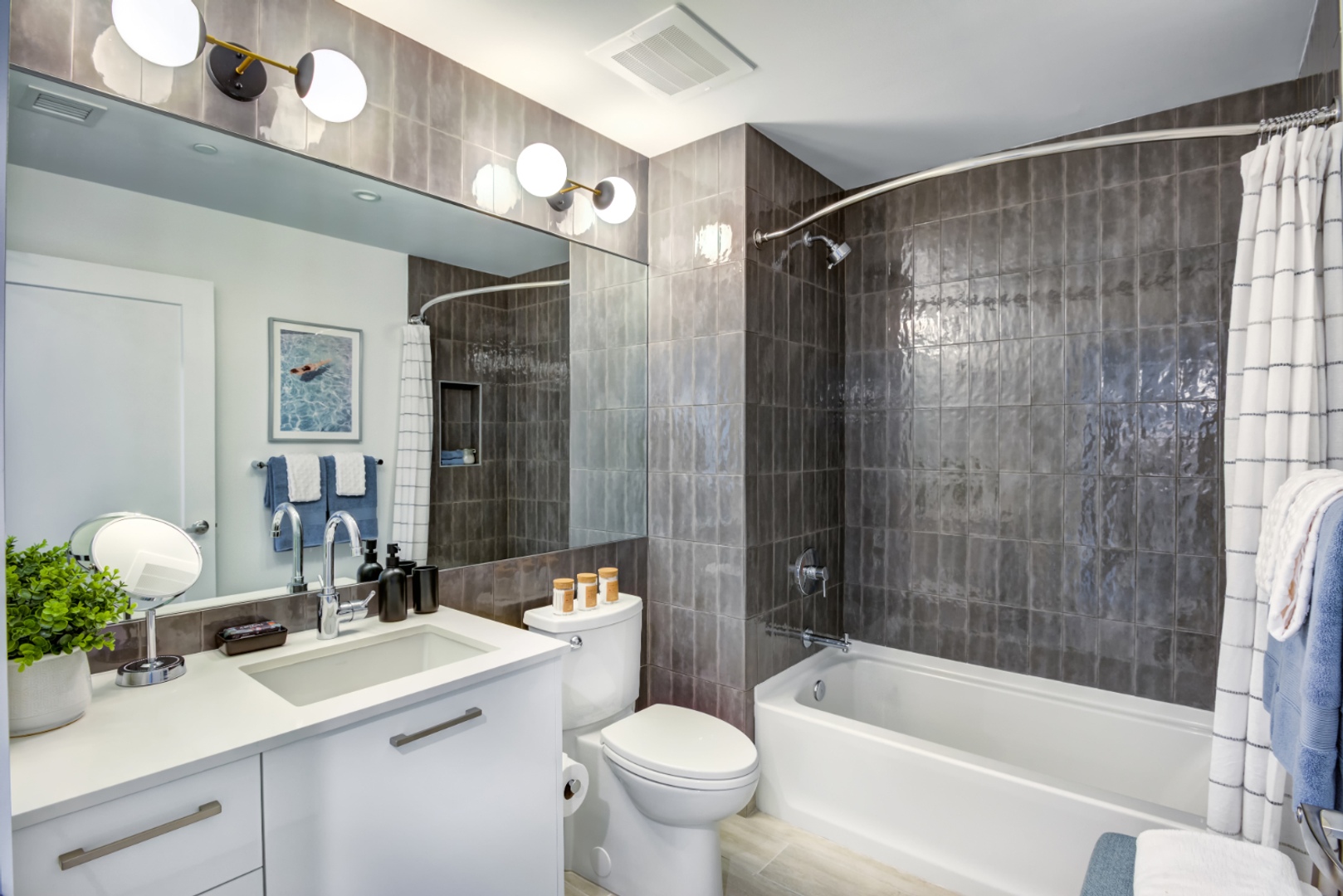 GioMidtown_LuxuryApartmentCommunity_Bathroom_MiamiFL
