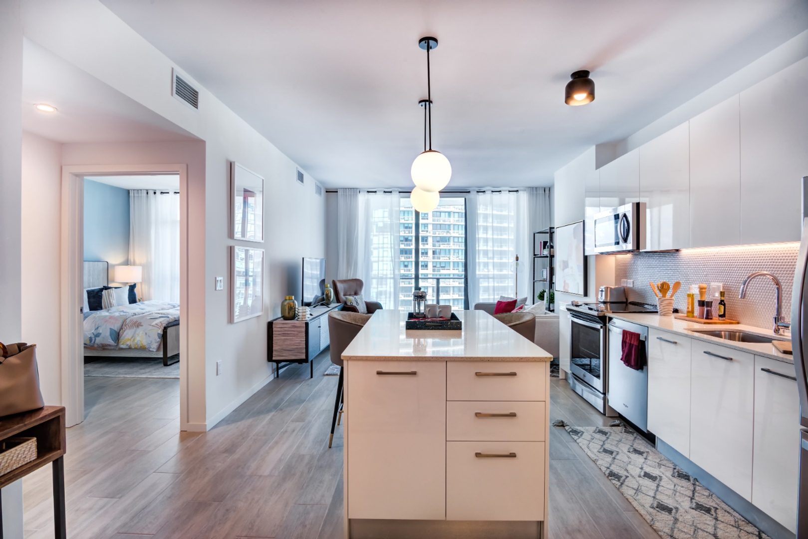 GioMidtown_LuxuryApartmentCommunity_Kitchen_MiamiFL