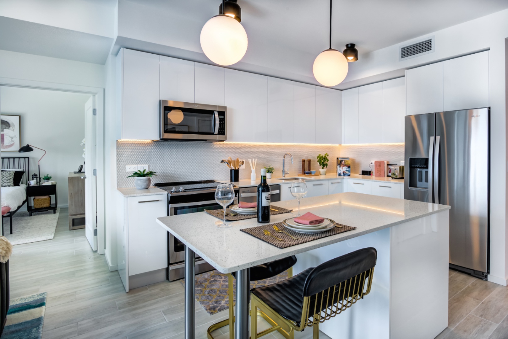 GioMidtown_LuxuryApartmentCommunity_Kitchen_MiamiFL