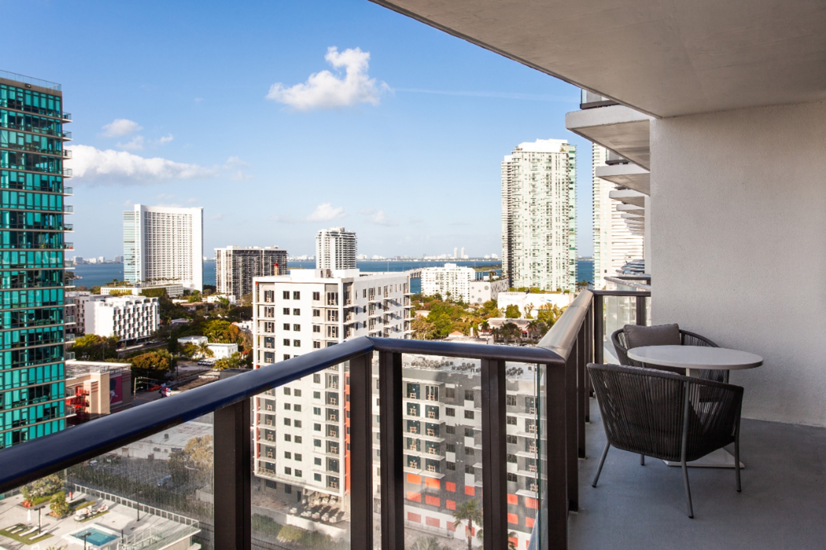 GioMidtown_LuxuryApartmentCommunity_Balcony_MiamiFL