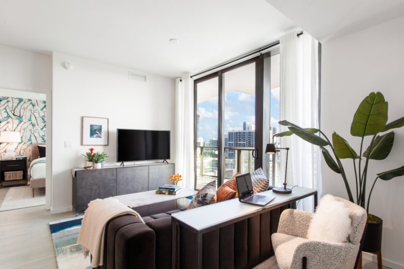GioMidtown_LuxuryApartmentCommunity_LivingRoom_MiamiFL