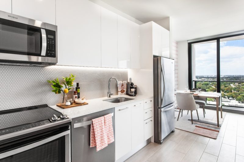 GioMidtown_LuxuryApartmentCommunity_Kitchen_MiamiFL