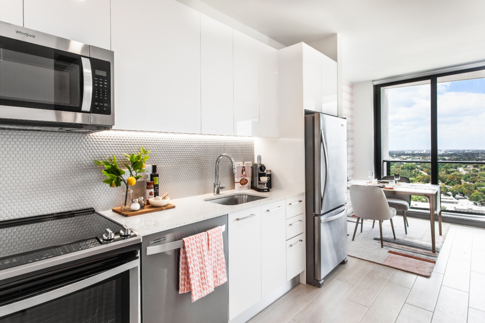 GioMidtown_LuxuryApartmentCommunity_Kitchen_MiamiFL
