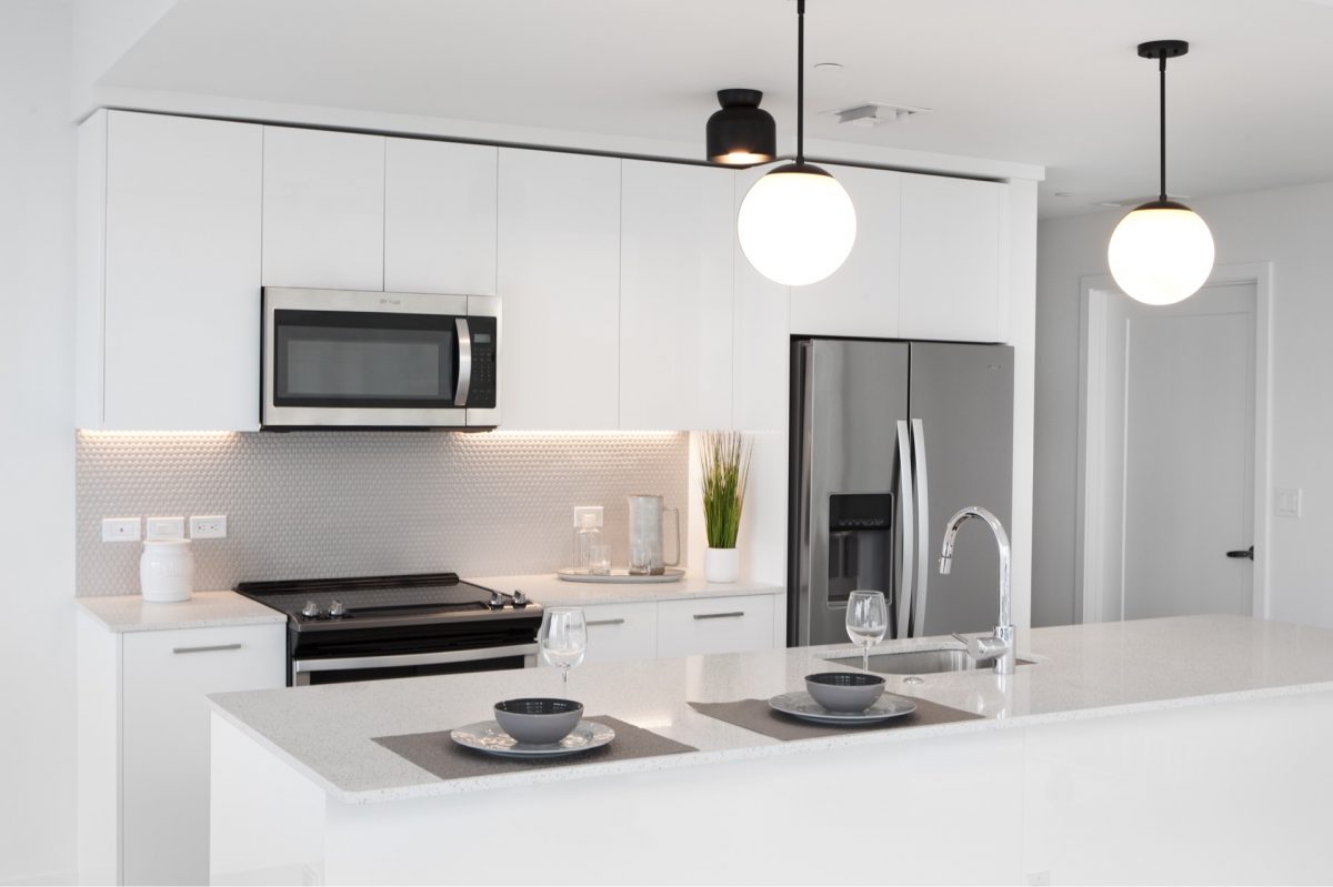 Our modern kitchens feature energy-efficient stainless steel appliances and stunning fixtures.